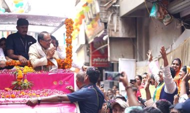 पुष्पवर्षा और फूल माला पहनाकर हुआ आष्टा में मुख्यमंत्री का आत्मीय स्वागत