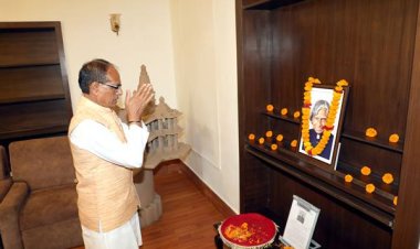 मुख्यमंत्री श्री चौहान द्वारा पूर्व राष्ट्रपति भारत रत्न डॉ. कलाम की पुण्य-तिथि पर नमन