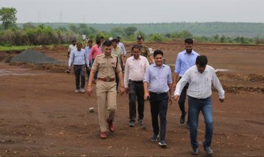 प्रधानमंत्री के सागर आगमन को लेकर आईजी, कलेक्टर, पुलिस अधीक्षक ने अधिकारियों के साथ किया कार्यक्रम स्थल का निरीक्षण