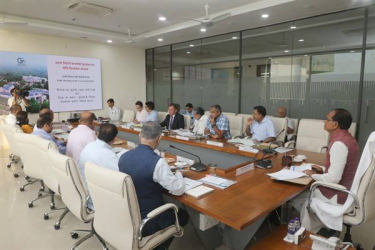 विकास और जन-कल्याणकारी योजनाओं को जन-जन तक पहुँचाये - मुख्यमंत्री श्री चौहान