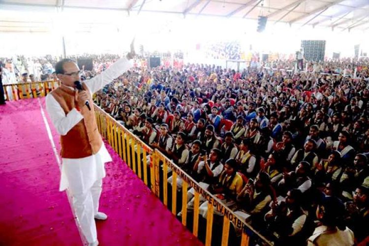 एमपी बोर्ड के साथ-साथ सीबीएसई के प्रतिभाशाली विद्यार्थियों को भी मिलेंगे लैपटॉप : मुख्यमंत्री श्री चौहान