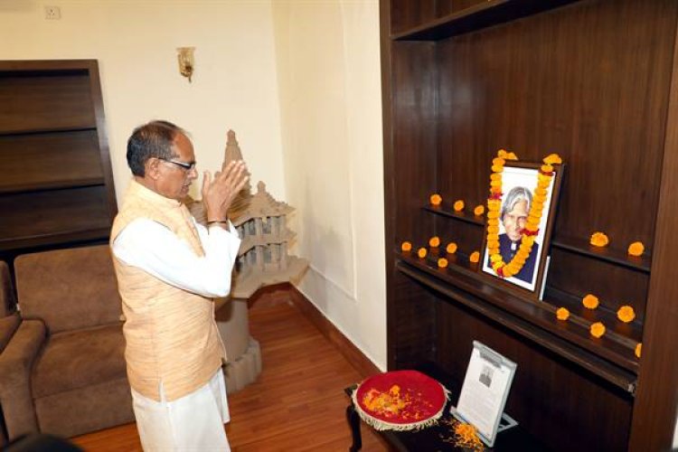 मुख्यमंत्री श्री चौहान द्वारा पूर्व राष्ट्रपति भारत रत्न डॉ. कलाम की पुण्य-तिथि पर नमन