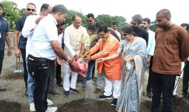 मुख्यमंत्री श्री चौहान ने किया पौध-रोपण