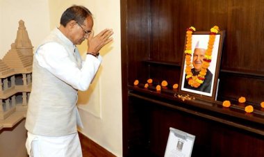 मुख्यमंत्री श्री चौहान ने पूर्व राष्ट्रपति डॉ. शर्मा को किया नमन