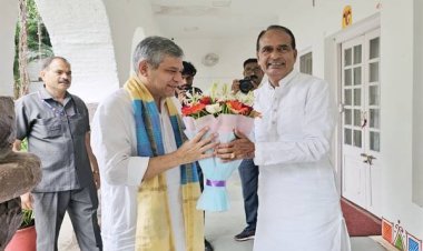 मुख्यमंत्री श्री चौहान से रेल मंत्री श्री वैष्णव ने की सौजन्य भेंट
