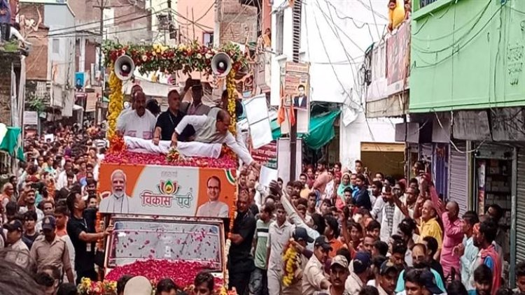मुख्यमंत्री श्री चौहान के जतारा रोड शो में उमड़ा जनसैलाब