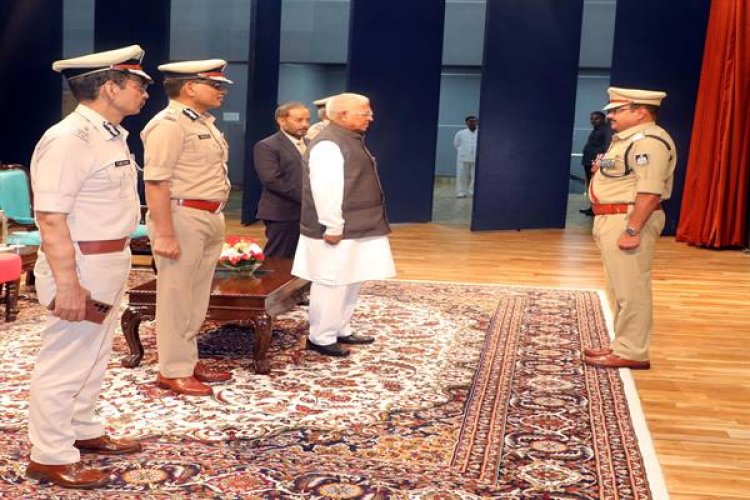 लोकतांत्रिक व्यवस्था में सक्रिय पुलिस सशक्त समाज का आधार : राज्यपाल श्री पटेल