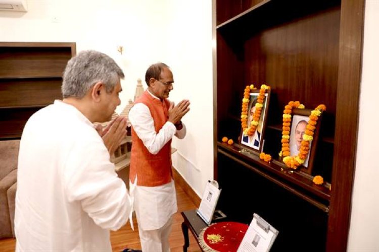 मुख्यमंत्री श्री चौहान ने अमर शहीद राजगुरु की जयंती और पूर्व केंद्रीय मंत्री स्व. श्री जेटली की पुण्य-तिथि पर किया नमन