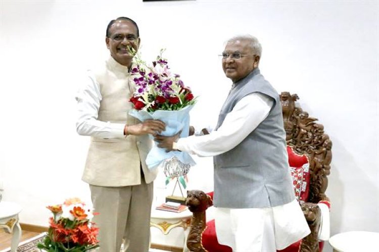 राज्यपाल श्री मंगुभाई पटेल से मुख्यमंत्री श्री चौहान ने की सौजन्य भेंट