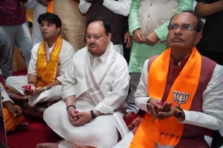 मुख्यमंत्री श्री चौहान ने चित्रकूट के कामदगिरि मंदिर में भारतीय जनता पार्टी के राष्ट्रीय अध्यक्ष श्री जे.पी.नड्डा जी के साथ पूजा-अर्चना की