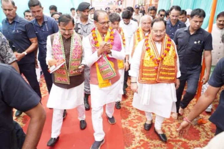 मुख्यमंत्री श्री चौहान ने चित्रकूट के कामदगिरि मंदिर में भारतीय जनता पार्टी के राष्ट्रीय अध्यक्ष श्री जे.पी.नड्डा जी के साथ पूजा-अर्चना की