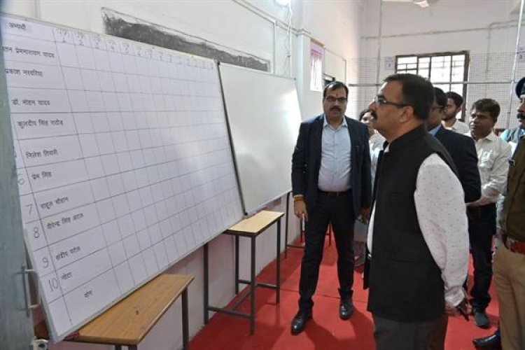 मुख्य निर्वाचन पदाधिकारी श्री राजन ने उज्जैन में मतगणना स्थल का निरीक्षण किया, स्ट्रांग रूम एवं सुरक्षा व्यवस्था के बारे में जानकारी प्राप्त की