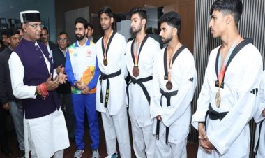 मंत्री श्री सारंग से राज्य ताईक्वांडो अकादमी के राष्ट्रीय पदक विजेताओं का हौसला बढ़ाया