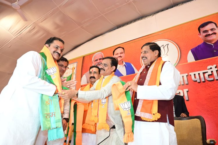 मुख्यमंत्री एवं प्रदेश अध्यक्ष के समक्ष शाजापुर कांग्रेस के पूर्व जिला अध्यक्ष एवं आगर नगरपालिका अध्यक्ष सहित ढाई हजार कांग्रेसियों ने भाजपा का दामन थामा