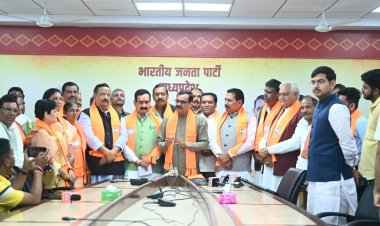 भाजपा में शामिल हुए कांग्रेस चिकित्सा प्रकोष्ठ के 80 से अधिक पदाधिकारी व मुरैना के कांग्रेस नेता