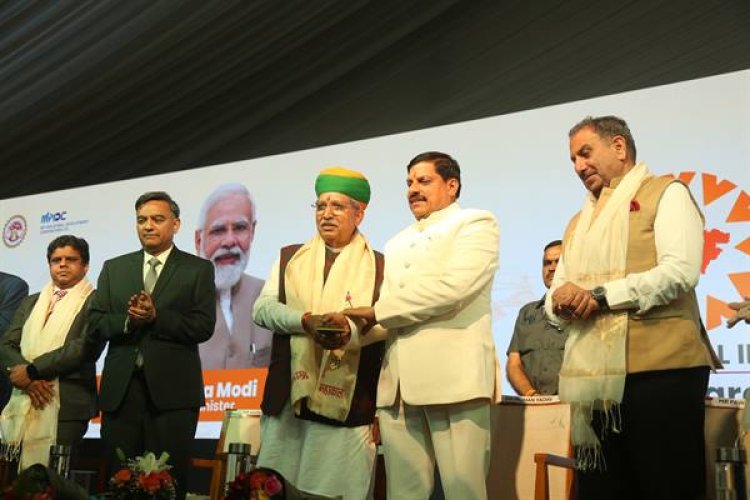 मुख्यमंत्री डॉ. यादव ने मरीजों के लिए पीएमश्री एयर एम्बुलेंस सेवा का शुभारंभ किया