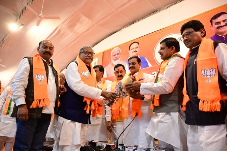 कांग्रेस, समाजवादी पार्टी और बहुजन समाज पार्टी के पदाधिकारियों और कार्यकर्ता ने भाजपा की सदस्यता ग्रहण की