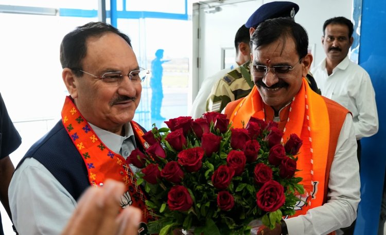 भाजपा अध्यक्ष श्री जगत प्रकाश नड्डा जी के जबलपुर पहुंचने पर पार्टी के प्रदेश अध्यक्ष श्री विष्णुदत्त शर्मा ने किया स्वागत