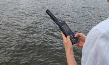 Satellite Phone: सैटेलाइट फोन क्या है, क्यों यह बहुत महंगा होता है?