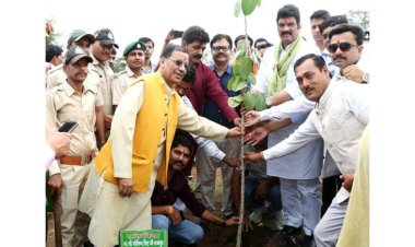 जिंदगी की सांसों के लिए पौधों का बड़ा योगदान : खाद्य मंत्री श्री राजपूत
