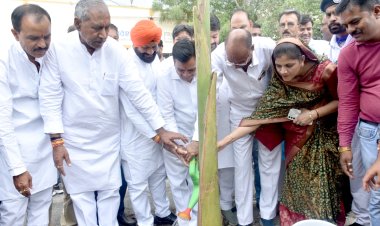उप मुख्यमंत्री श्री देवडा द्वारा मंदसौर में प्रधानमंत्री कॉलेज ऑफ़ एक्सीलेंस का उद्घाटन, बस सेवा का शुभारंभ