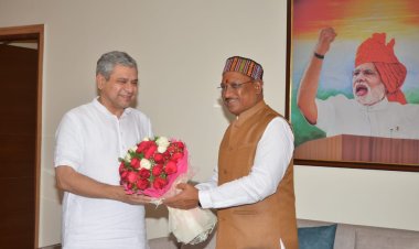 रायपुर : छत्तीसगढ़ के मुख्यमंत्री श्री विष्णु देव साय की केंद्रीय रेल मंत्री श्री अश्विनी वैष्णव के साथ महत्वपूर्ण बैठक: राज्य में रेल परियोजनाओं को मिलेगी नई गति