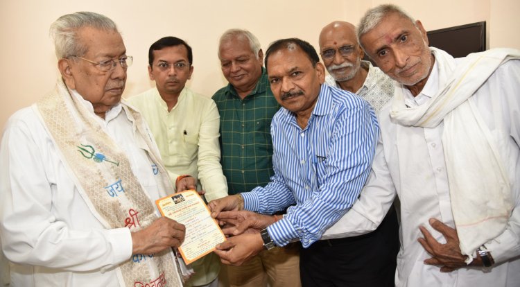 रायपुर : राज्यपाल श्री हरिचंदन से श्री जगन्नाथ मंदिर ट्रस्ट धमतरी के पदाधिकारियों ने सौजन्य भेंट की