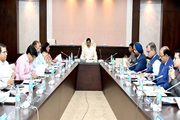 स्व-सहायता समूह, कुटीर व ग्रामोद्योग तथा मध्यम उद्यम को प्रोत्साहित करने बैंक अपनाएं सहयोगी प्रवृत्ति : मुख्यमंत्री डॉ. यादव
