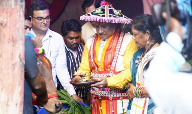 रायपुर : हरेली पर मुख्यमंत्री श्री साय ने गाय और बछड़े को खिलाया लोंदी और चारा