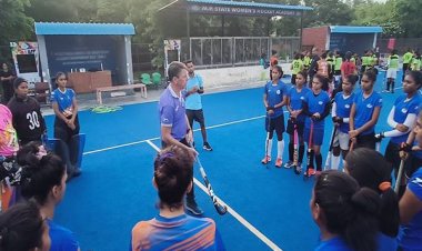 हॉकी इण्डिया हाई परफार्मेन्स डायरेक्टर हर्मन क्रुइस ने म.प्र. राज्य महिला हॉकी अकादमी, ग्वालियर का अवलोकन किया