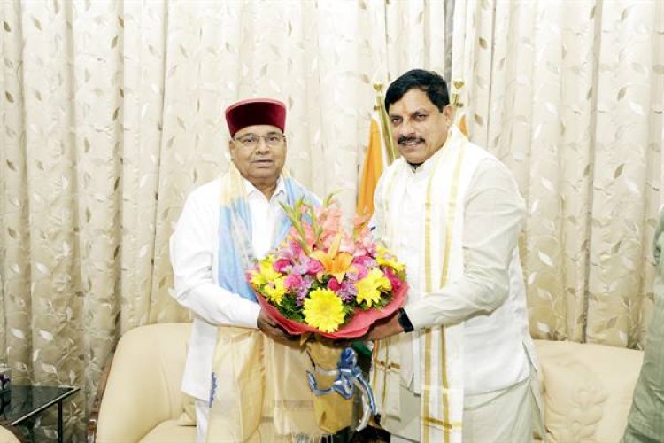 कर्नाटक के राज्यपाल श्री गहलोत के साथ मुख्यमंत्री डॉ. यादव ने की सौजन्य भेंट