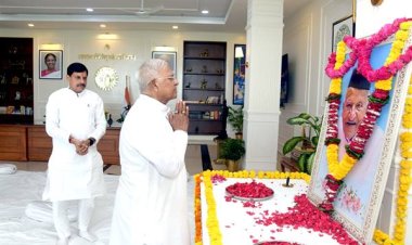 राज्यपाल श्री पटेल मुख्यमंत्री निवास में मुख्यमंत्री डॉ. यादव के स्व. पिताश्री को श्रद्धांजलि देने पहुंचे