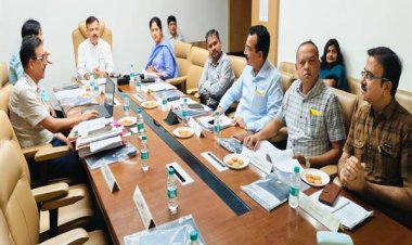 स्कूल शिक्षा मंत्री श्री सिंह की अध्यक्षता में पाठ्य पुस्तक निगम संचालक मंडल की बैठक हुई