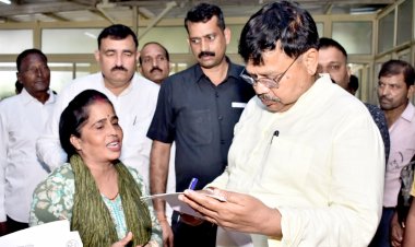 ऊर्जा मंत्री श्री तोमर ने जन-सुनवाई में समस्याओं का मौके पर ही कराया निराकरण