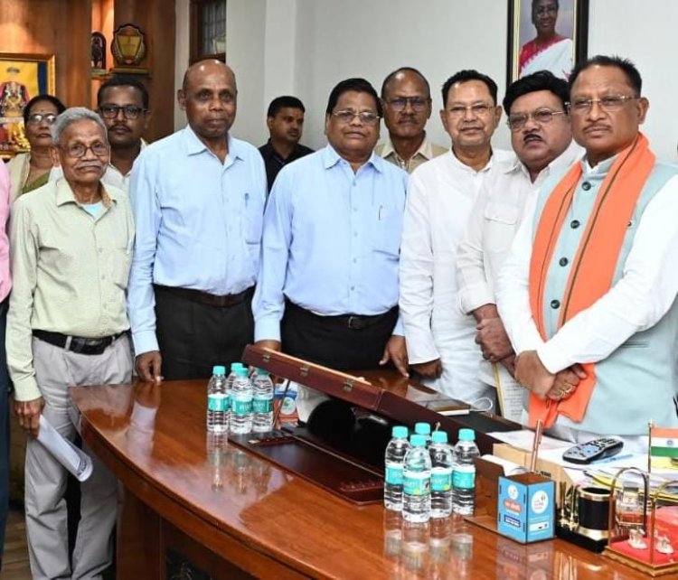 रायपुर : मुख्यमंत्री श्री विष्णु देव साय से छत्तीसगढ़ सर्व आदिवासी समाज के प्रतिनिधि मंडल ने की सौजन्य मुलाकात