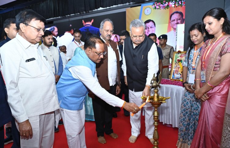 रायपुर : मुख्यमंत्री श्री विष्णु देव साय विश्वकर्मा जयंती के अवसर पर इंदिरा गाँधी कृषि विश्वविद्यालय स्थित कृषि मंडप में राज्यस्तरीय श्रमिक सम्मेलन में शामिल हुए