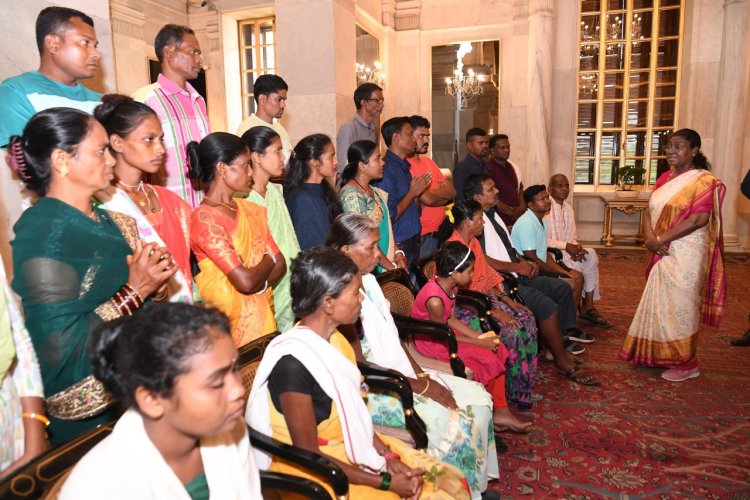 रायपुर : राष्ट्रपति भवन में बस्तर के नक्सल पीड़ितों ने रखी अपनी पीड़ा, साय की संवेदनशील पहल का हुआ उल्लेख