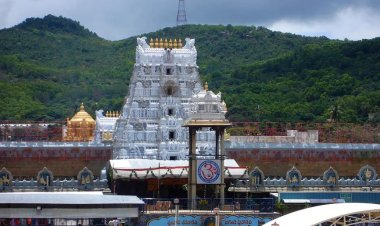 Kerala Temple Dress Code: मंदिरों में क्या है ड्रेस कोड वाला विवाद? पुरुषों के कमीज पहनने पर रोक वाला नियम रहेगा जारी, जानें