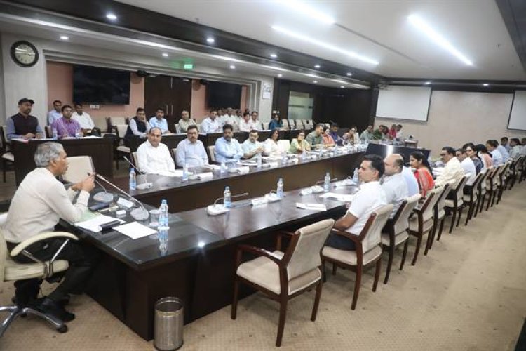 सभी विभागों में ई-ऑफिस प्रणाली लागू हो जाए, यह सुनिश्चित करें : मुख्य सचिव श्री जैन