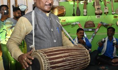 रायपुर : मांदर बजाते हुए कलाकारों के साथ थिरके मुख्यमंत्री श्री साय