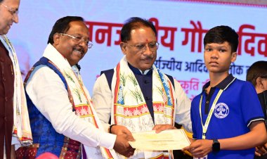 रायपुर : मुख्यमंत्री श्री विष्णु देव साय ने चित्रकला प्रतियोगिता के प्रतिभागियों को किया पुरस्कृत