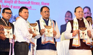 रायपुर : मुख्यमंत्री ने किया हल्बा जनजाति की वाचिक परम्पराएं नामक पुस्तक का विमोचन