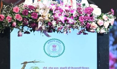 रायपुर : मुख्यमंत्री श्री विष्णुदेव साय ने जनजातीय गौरव दिवस के अवसर पर बैगा, गुनिया, सिरहा को दी सम्मान निधि की सौगात