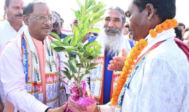 रायपुर : राज्य के मुखिया की उपस्थिति में धान खरीदी के कार्य का शुभारंभ होने से भाठागांव बी के किसान हुए प्रसन्नचित
