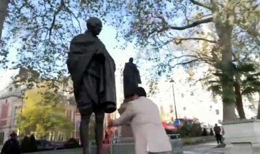 राष्ट्रपिता महात्मा गांधी को मुख्यमंत्री डॉ. यादव ने दी ब्रिटिश संसद परिसर में पुष्पांजलि