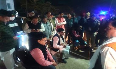 ऊर्जा मंत्री श्री तोमर ग्राम इंदरगढ़ में हुई घटना में मृतक के परिजनों से मिलकर शोक संवेदना व्यक्त की