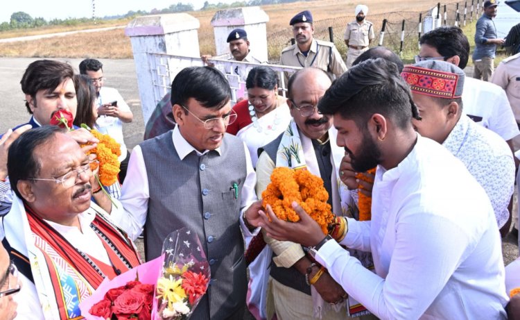 रायपुर : मुख्यमंत्री श्री विष्णु देव साय एवं केन्द्रीय मंत्री श्री मंडाविया जशपुर पहुंचे