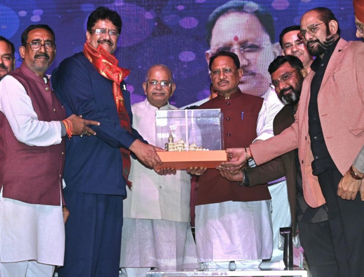 रायपुर : मुख्यमंत्री छत्तीसगढ़ सीमेंट ट्रांसपोर्ट वेलफेयर एसोसिएशन द्वारा आयोजित दीपावली मिलन समारोह में हुए शामिल