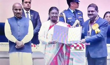 राष्ट्रपति श्रीमती मुर्मु ने मध्यप्रदेश के डॉ. शर्मा को राष्ट्रीय दिव्यांगजन सशक्तिकरण पुरस्कार से किया सम्मानित