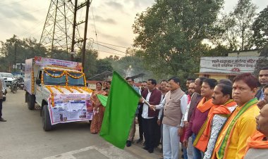 रायपुर : निक्षय-निरामय के प्रचार-प्रसार रथ को हरी झंडी दिखाकर उद्योग मंत्री श्री लखन लाल देवांगन ने किया रवाना